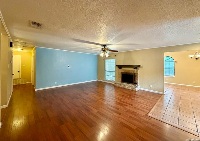 931 Hayloft Ln, San Antonio, TX 78245