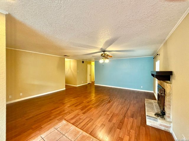 931 Hayloft Ln, San Antonio, TX 78245