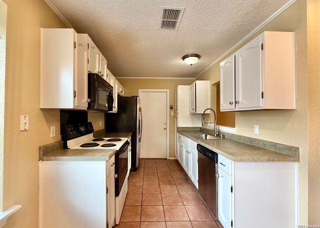 931 Hayloft Ln, San Antonio, TX 78245