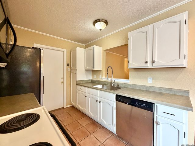 931 Hayloft Ln, San Antonio, TX 78245
