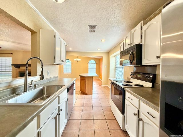 931 Hayloft Ln, San Antonio, TX 78245