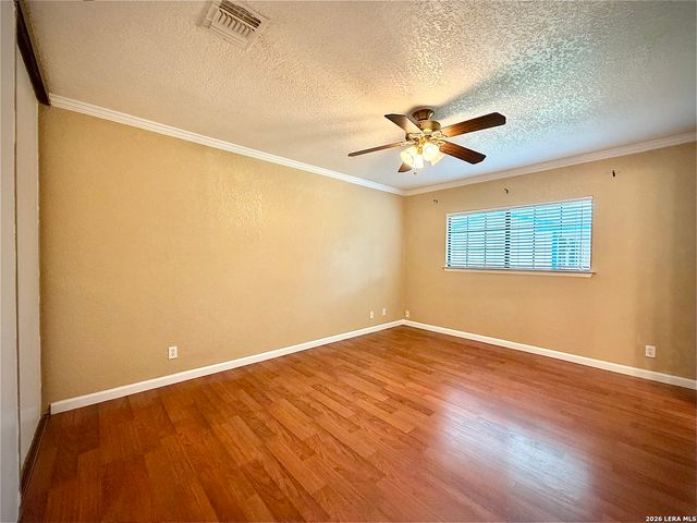931 Hayloft Ln, San Antonio, TX 78245