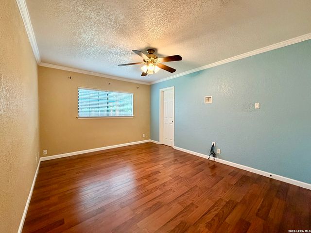931 Hayloft Ln, San Antonio, TX 78245