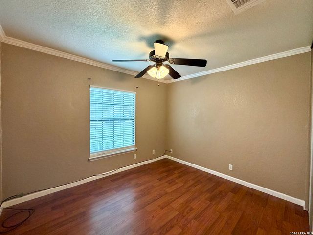 931 Hayloft Ln, San Antonio, TX 78245