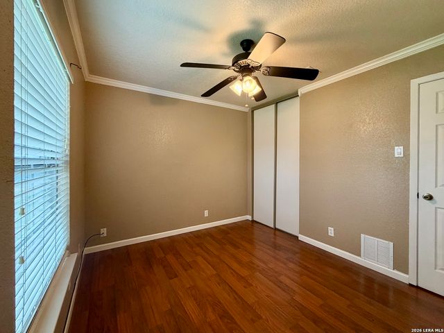 931 Hayloft Ln, San Antonio, TX 78245