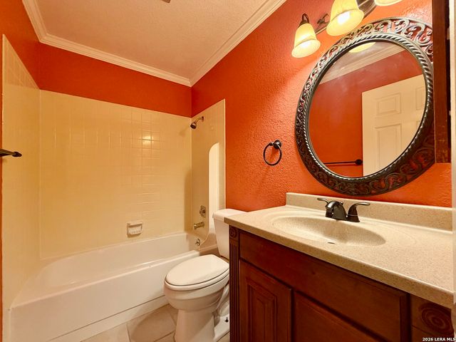 931 Hayloft Ln, San Antonio, TX 78245
