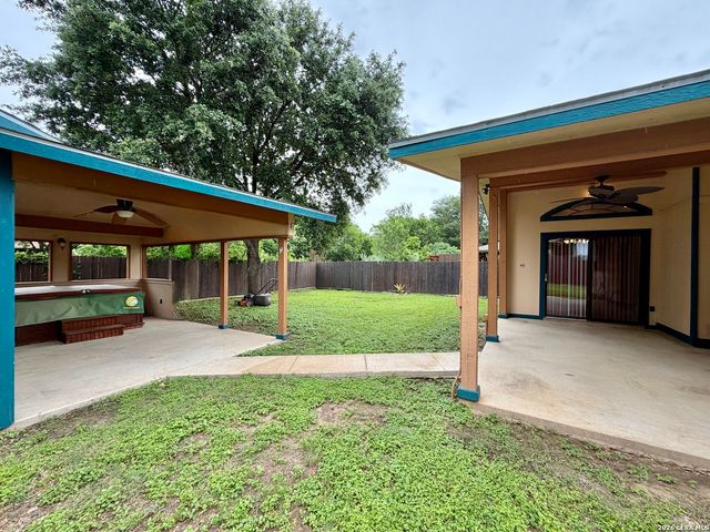 931 Hayloft Ln, San Antonio, TX 78245