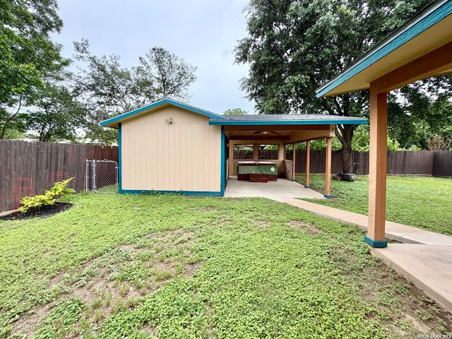 931 Hayloft Ln, San Antonio, TX 78245