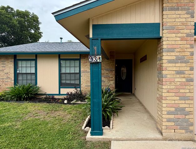 931 Hayloft Ln, San Antonio, TX 78245