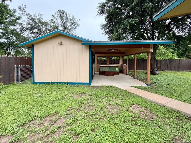 931 Hayloft Ln, San Antonio, TX 78245