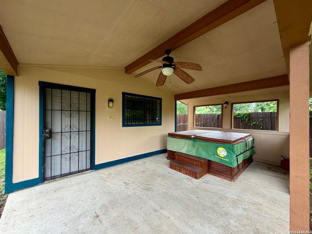 931 Hayloft Ln, San Antonio, TX 78245