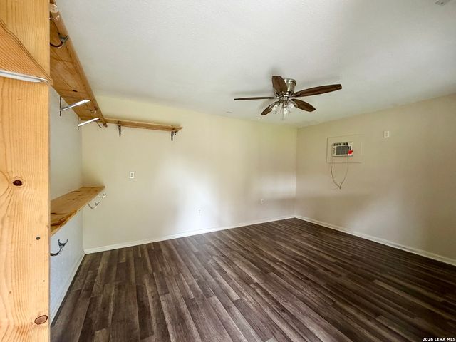 931 Hayloft Ln, San Antonio, TX 78245