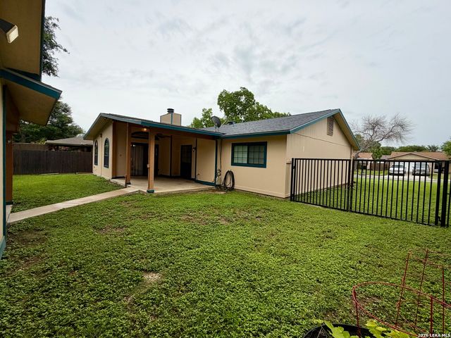 931 Hayloft Ln, San Antonio, TX 78245