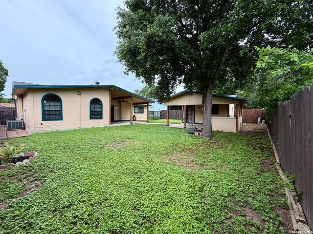 931 Hayloft Ln, San Antonio, TX 78245