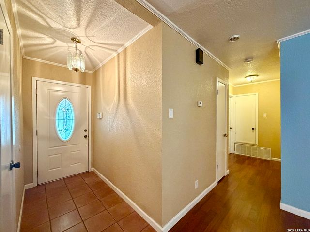 931 Hayloft Ln, San Antonio, TX 78245