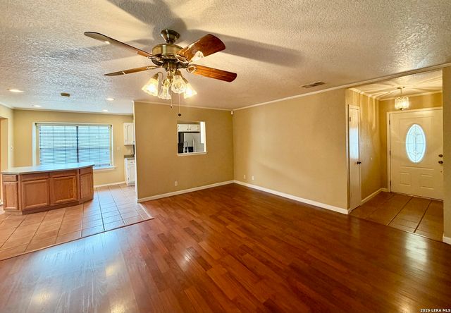 931 Hayloft Ln, San Antonio, TX 78245