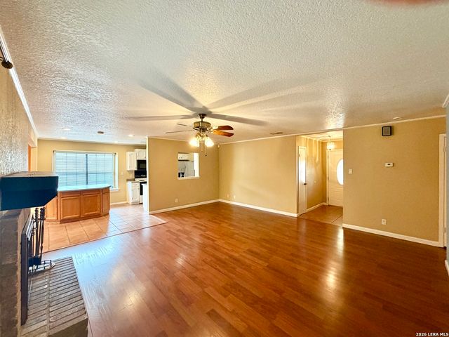 931 Hayloft Ln, San Antonio, TX 78245