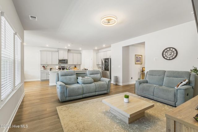 653 NW Blackthorne Circle NW, Calabash, NC 28467