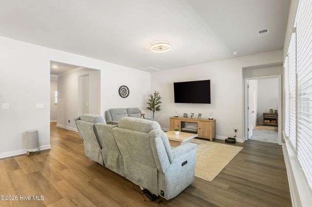 653 NW Blackthorne Circle NW, Calabash, NC 28467