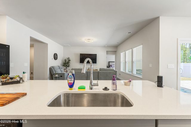 653 NW Blackthorne Circle NW, Calabash, NC 28467