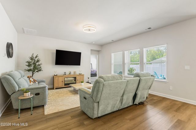 653 NW Blackthorne Circle NW, Calabash, NC 28467