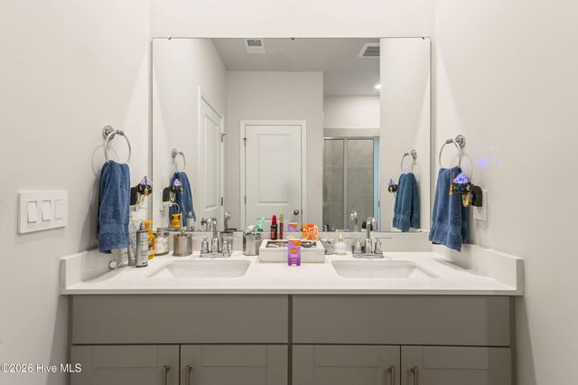 653 NW Blackthorne Circle NW, Calabash, NC 28467