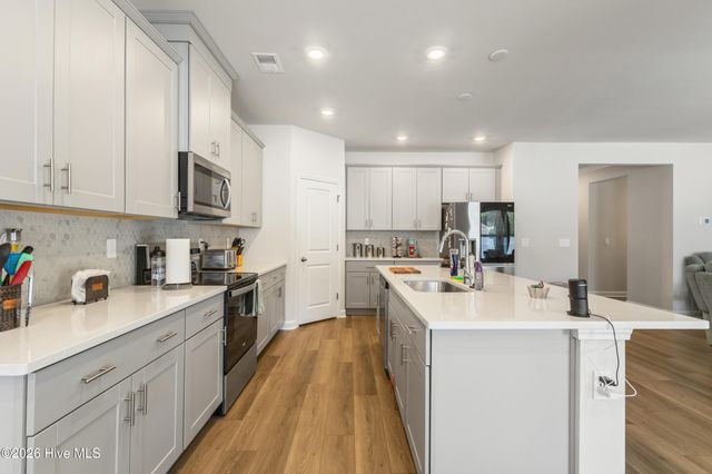 653 NW Blackthorne Circle NW, Calabash, NC 28467