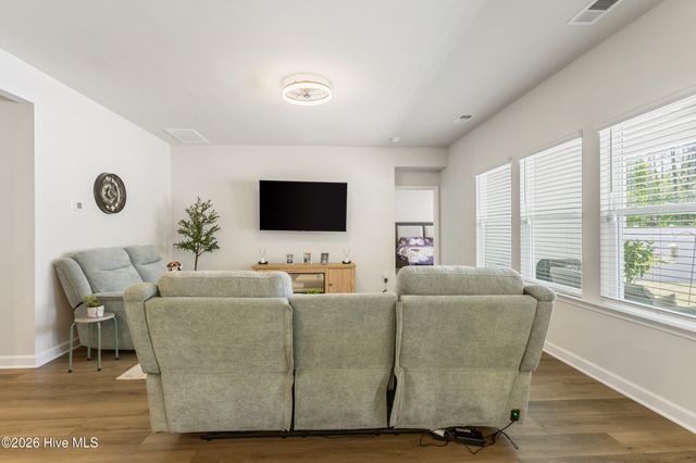 653 NW Blackthorne Circle NW, Calabash, NC 28467