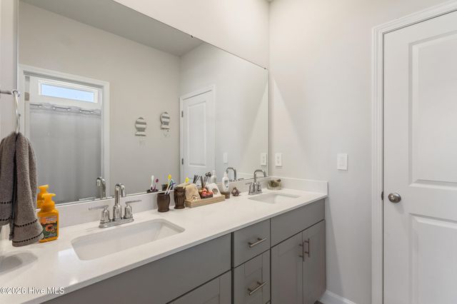 653 NW Blackthorne Circle NW, Calabash, NC 28467