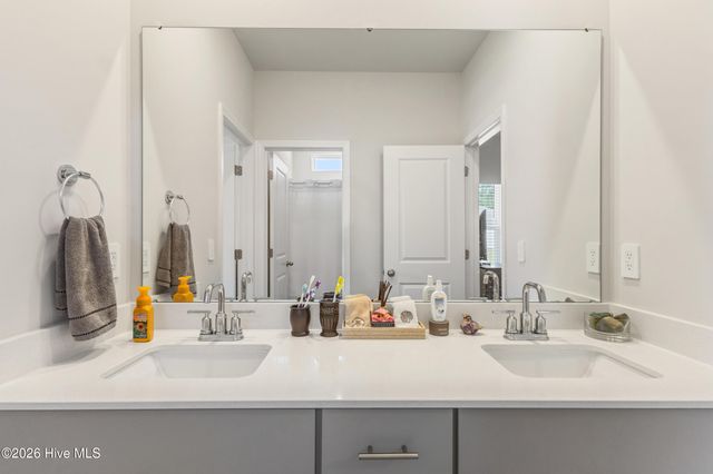 653 NW Blackthorne Circle NW, Calabash, NC 28467