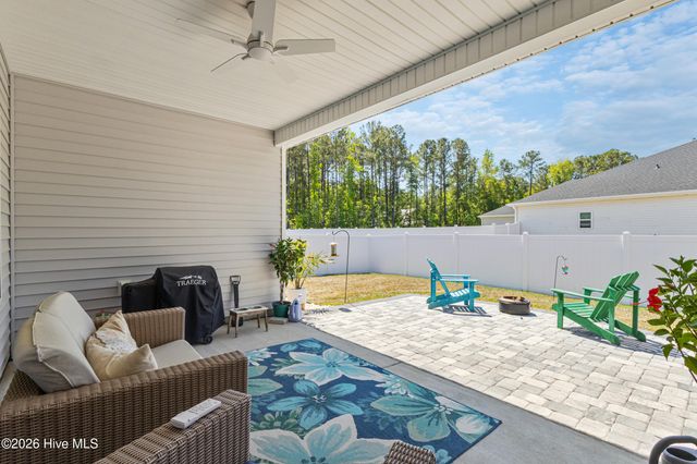 653 NW Blackthorne Circle NW, Calabash, NC 28467