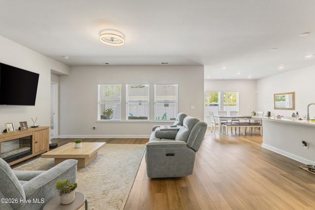 653 NW Blackthorne Circle NW, Calabash, NC 28467