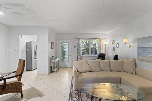 580 Egret Dr 111, Hallandale Beach, FL 33009