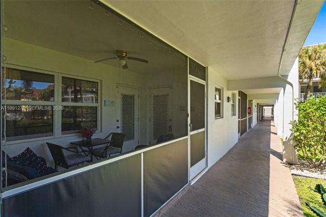 580 Egret Dr 111, Hallandale Beach, FL 33009