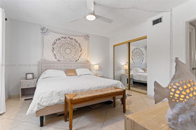 580 Egret Dr 111, Hallandale Beach, FL 33009