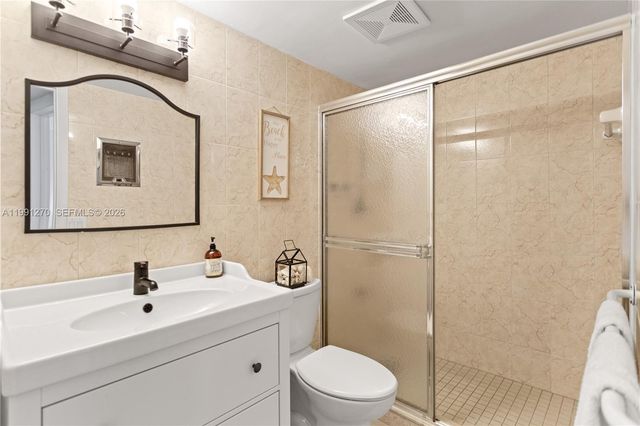 580 Egret Dr 111, Hallandale Beach, FL 33009