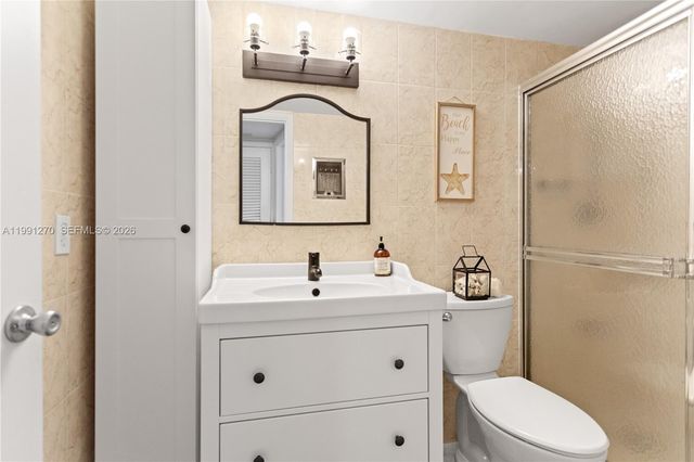 580 Egret Dr 111, Hallandale Beach, FL 33009