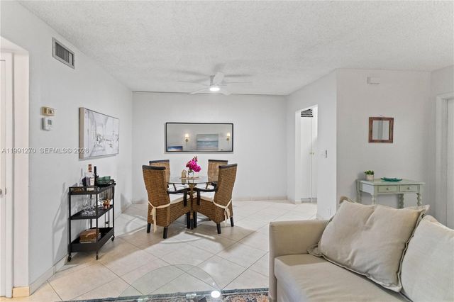 580 Egret Dr 111, Hallandale Beach, FL 33009