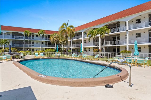 580 Egret Dr 111, Hallandale Beach, FL 33009