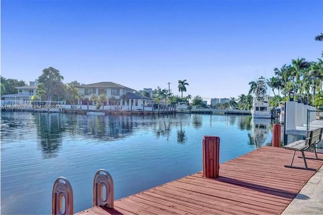 580 Egret Dr 111, Hallandale Beach, FL 33009