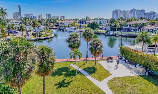 580 Egret Dr 111, Hallandale Beach, FL 33009