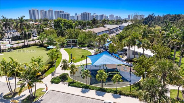 580 Egret Dr 111, Hallandale Beach, FL 33009