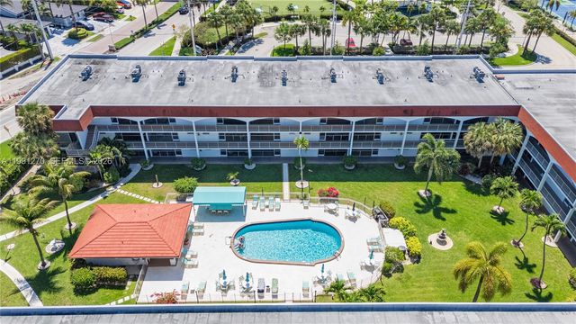 580 Egret Dr 111, Hallandale Beach, FL 33009