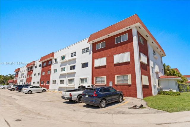 580 Egret Dr 111, Hallandale Beach, FL 33009