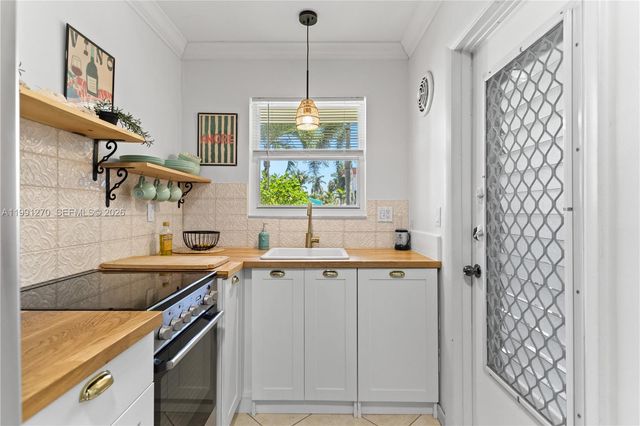 580 Egret Dr 111, Hallandale Beach, FL 33009