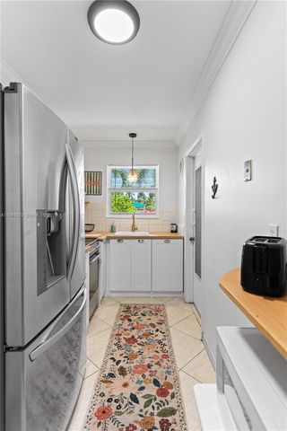 580 Egret Dr 111, Hallandale Beach, FL 33009