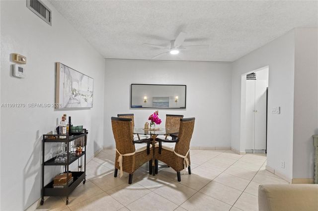 580 Egret Dr 111, Hallandale Beach, FL 33009