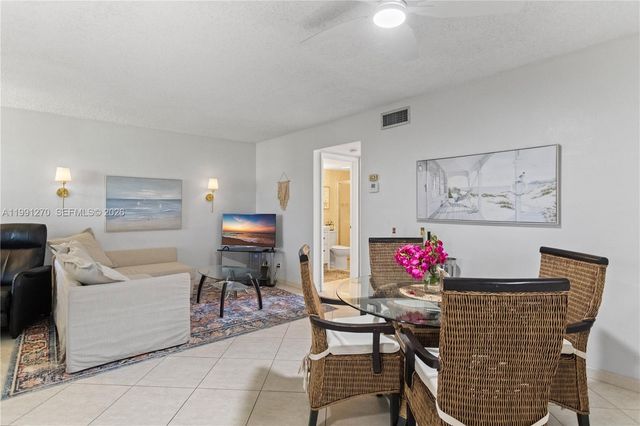 580 Egret Dr 111, Hallandale Beach, FL 33009