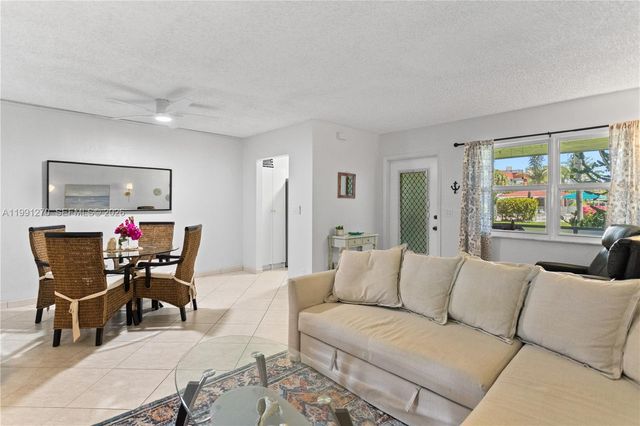 580 Egret Dr 111, Hallandale Beach, FL 33009