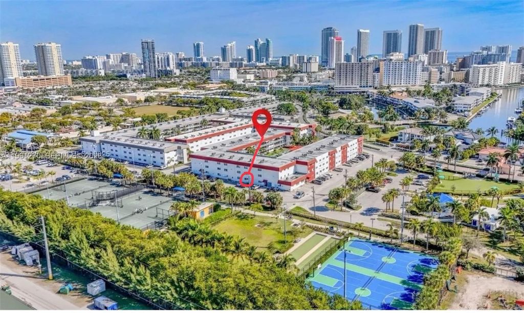 580 Egret Dr 111, Hallandale Beach, FL 33009